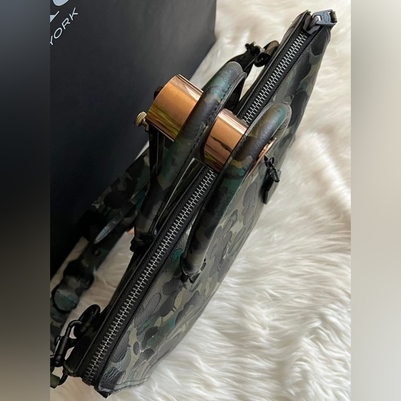 💰SOLD - C6396 - Coach Gotham Folio With Camo Print - Picture 5 of 10